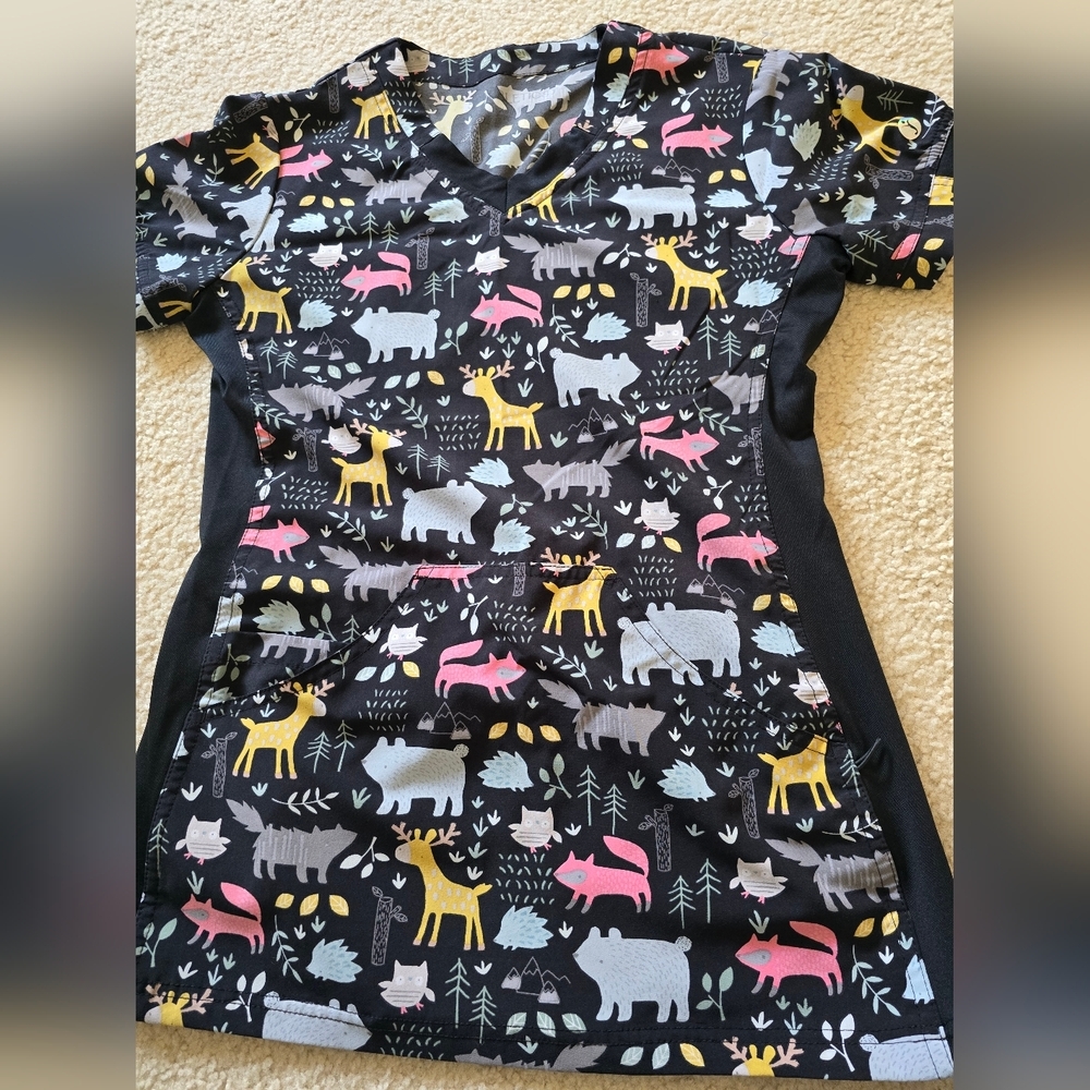 🌈Scrubletics XS Woodland Print Scrub Top